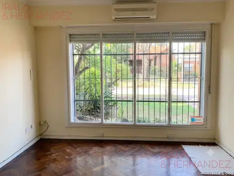 Casa en Alquiler con 1 cochera