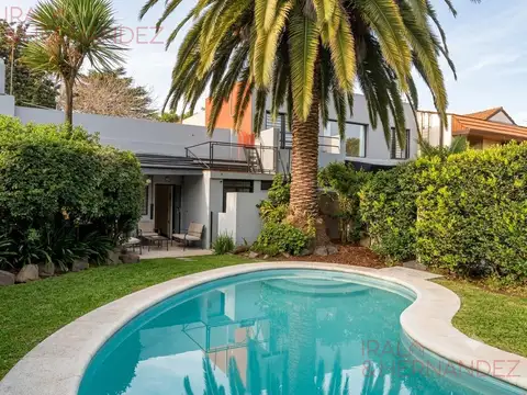 Casa con pileta y jardín en alquiler -  Olivos