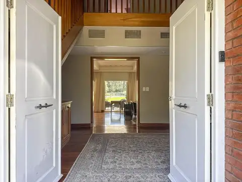 Casa en Alquiler con 1 cochera