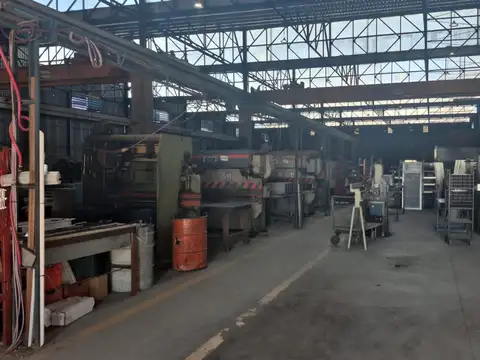 Galpon en Venta 237  mts Fondo