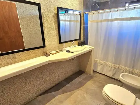 VENTA CASA 4 AMB PILETA AMOBLADA HARAS M. VICTORIA