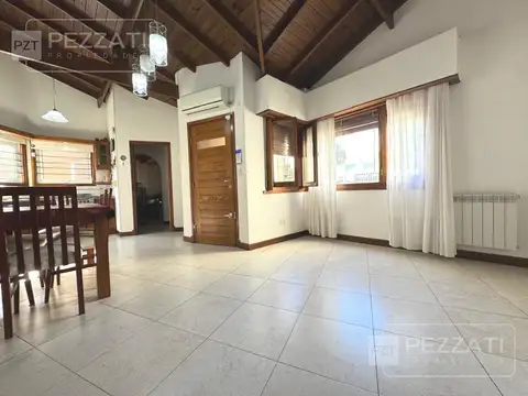Casa en venta. Zona Parque Luro. 2 dormitorios. 2 baños. garage. parque