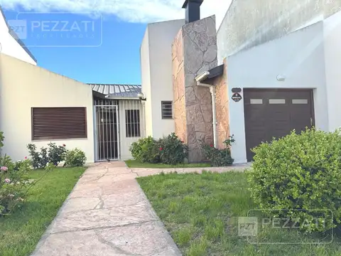 Casa en Venta con 3 cocheras