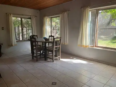 Casa 9 ambientes con 3 baños