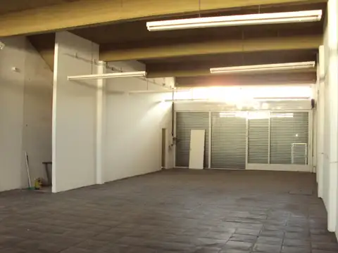 Local Galpón 180m2 en Alquiler - Castelar Sur