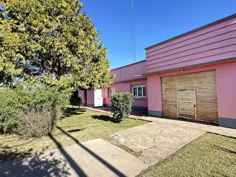 Casa 5 ambientes con 2 baños