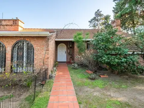 VENTA CASA UNA PLANTA 5 AMB, CON JARDÍN, PILETA, QUINCHO  Y COCHERA EN  SAN ISIDRO