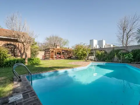 Casa 5 ambientes con 4 baños