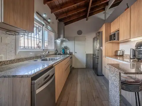 Casa 5 ambientes con 4 baños