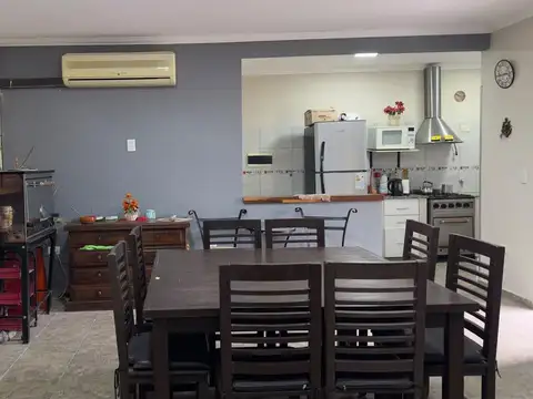 Casa 2 ambientes con 1 baño