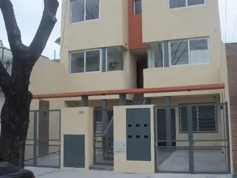 FABULOSO TRIPLEX 4 AMB. CON PLAY ROOM PATIO PARRILLA Y TERRAZA IMPECABLE CALIDAD PREMIUM