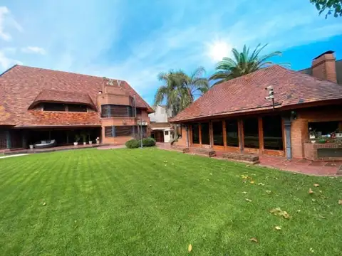 VENTA CASA 6 AMB RAMOS MEJÍA PILETA JARDIN Y 3 COCHERAS