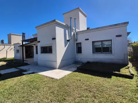 Venta casa 4 amb con pisicina Muy luminosa  Gran Jardin