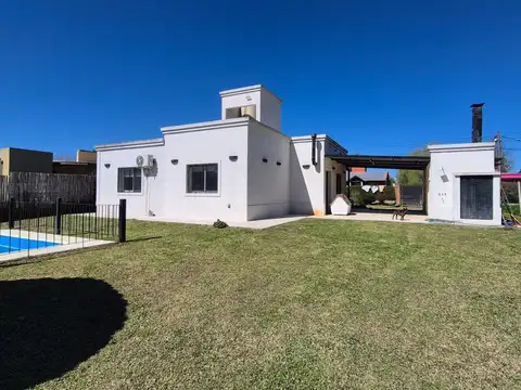 Venta casa 4 amb con pisicina Muy luminosa  Gran Jardin