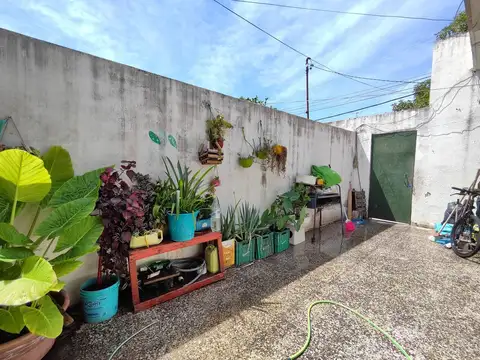 Casa 8 ambientes con 3 baños