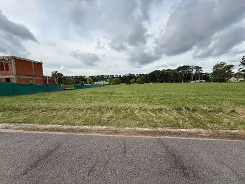 Lote  de 1678.5 m2 ETAPA 2 - Barrio PINARES Al lado del Spa y el Golf