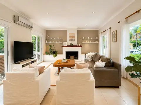 Casa 6 ambientes con 3 baños