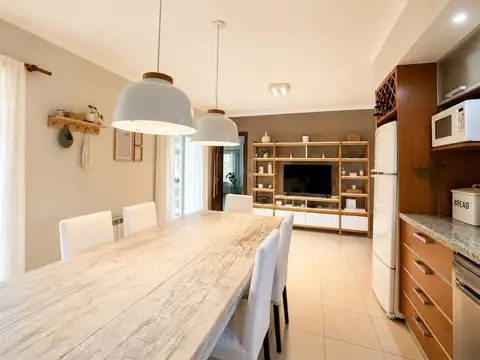 Casa en Venta con 2 cocheras