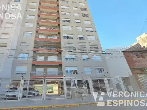 Cochera independiente en centro comercial Moron - Renta asegurada