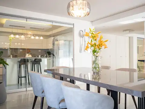 Departamento PISO EXCLUSIVO de 4 dormitorios con cochera y baulera en Barrio Lourdes