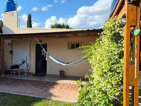Casa 2 ambientes con 2 baños