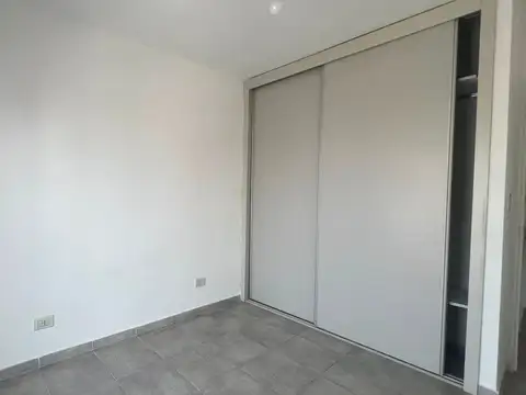 Departamento en Alquiler en Lisandro De La Torre, $ 470.000