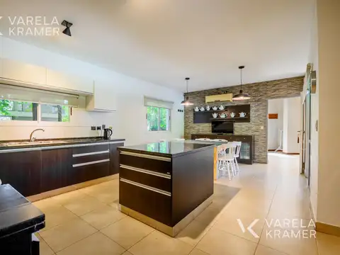 Casa 6 ambientes con 3 baños