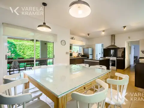 Casa en Venta con 4 cocheras