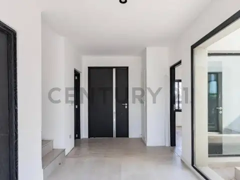 Casa de diseño en Los Ceibos con sauna , pileta y lote de 600 m² - Barrio Los Ceibos - Puertos