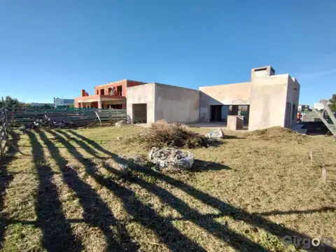 Venta de casa de 3 dormitorios c/ cochera en San Sebastián