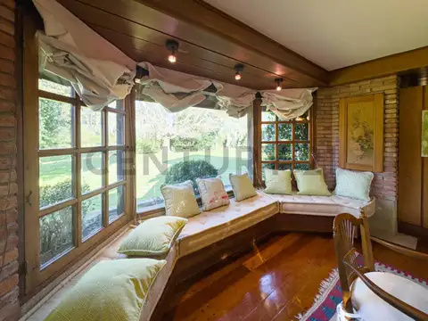 Casa 8 ambientes con 5 baños