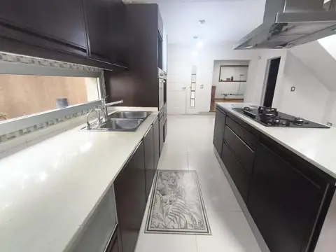 Depto Tipo Casa 7 ambientes con 2 baños