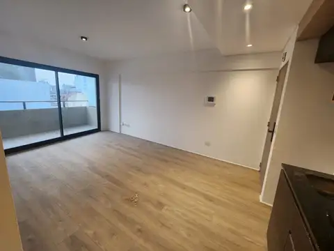 Arismendi 2600, Piso 4