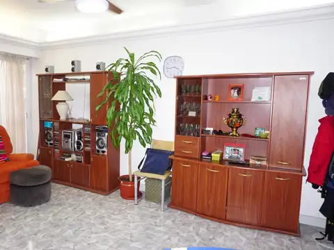 Uriburu 300 , Piso 1