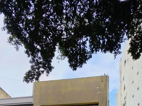 EDIFICIO DESARROLLADO EN 3 PLANTAS