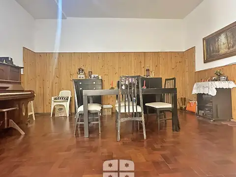 VENTA CASA ARROYITO INTERNA UNICA CON COCHERA