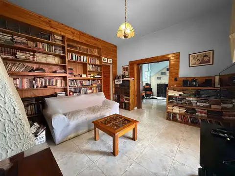 Casa 5 ambientes con 2 baños