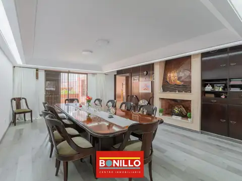 Casa 5 ambientes con 4 baños