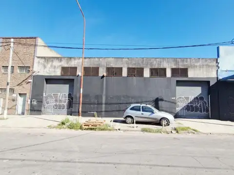 IMPONENTE GALPON DEPOSITO CON LOCAL SOBRE AVENIDA