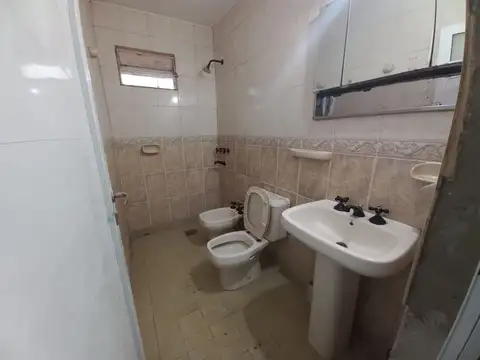 Casa 5 ambientes con 1 baño