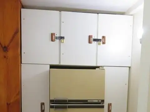 (AMOBLADO) AVENIDA 1 AL 3900 - 32 M2 IMPECABLE BAÑO COMPLETO A NUEVO