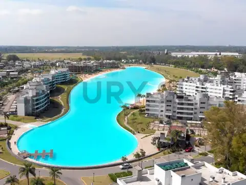 Monoambiente en venta con jardín, parrilla y cochera en Lagoon Pilar con salida