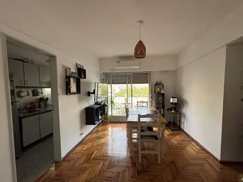 VENTA departamento de 2 ambientes con balcon al frente en Almagro