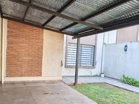 Depto Tipo Casa en Alquiler de 4 ambientes