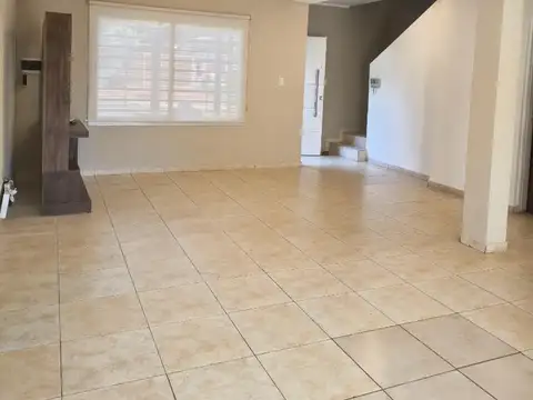 Depto Tipo Casa 4 ambientes con 2 baños