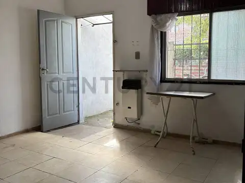 Casa 9 ambientes con 4 baños