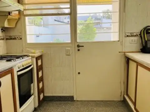 Chalet en Alquiler - Hermoso Jardin con pileta - A 400mts de Av Santa Fe ¡Imperdible!
