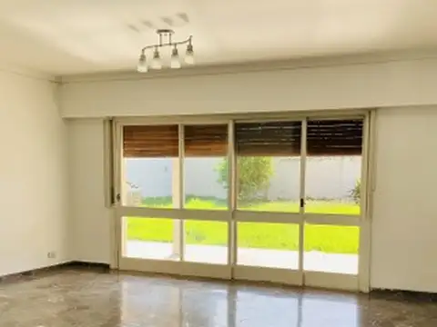 Chalet en Alquiler - Hermoso Jardin con pileta - A 400mts de Av Santa Fe ¡Imperdible!