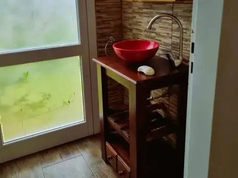 Casa 6 ambientes con 2 baños