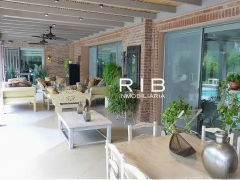 Casa 4 ambientes con 4 baños